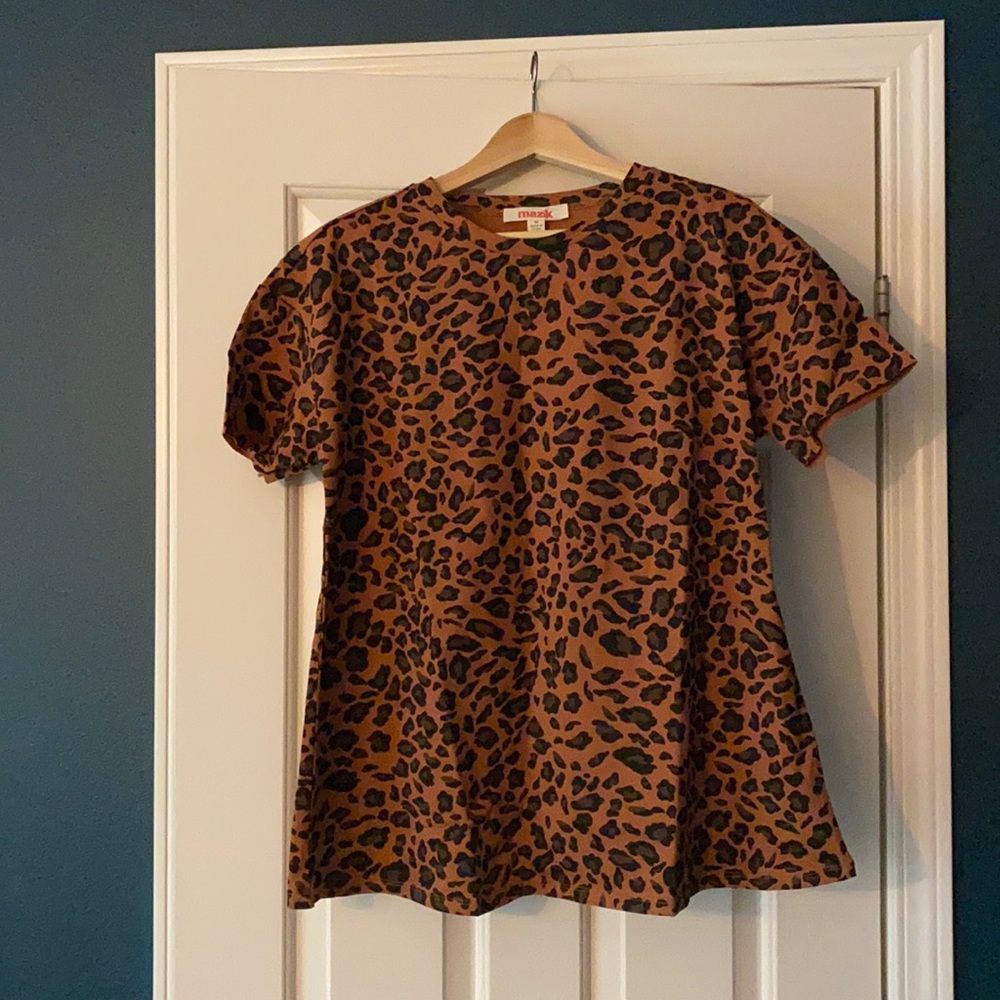 Leopard print t shirt size M